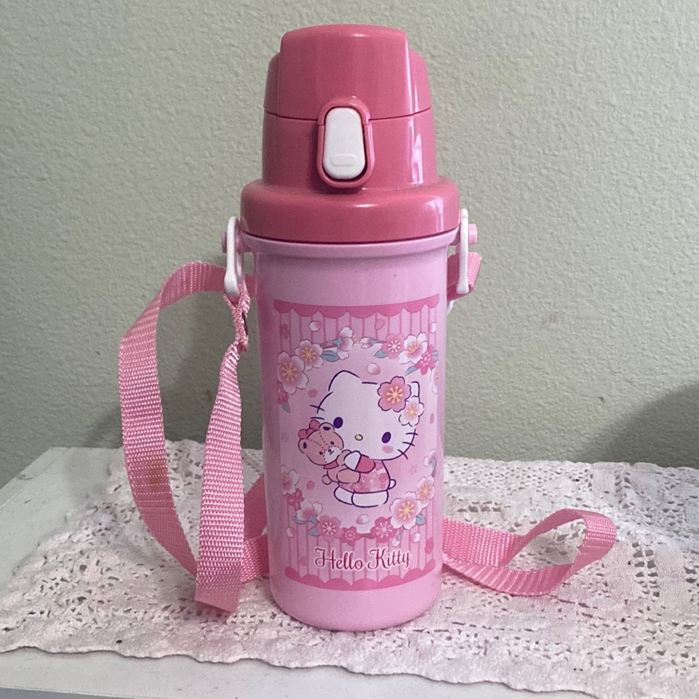 Hello kitty water bottle